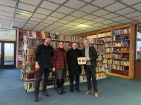 У Народној библиотеци Власеница, Александар, Драгана и Драган, Ђокановићи, и Аћим Тодоровић. Фотографисао Никола Ђокановић
